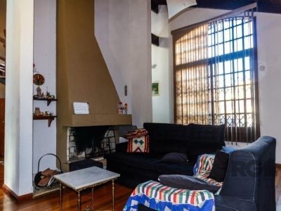 Casa à venda com 303m², 4 quartos, 1 suíte, 2 vagas no bairro Santo Antônio em Porto Alegre - Foto 6