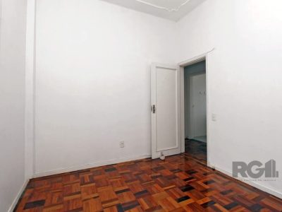 Apartamento à venda com 101m², 3 quartos, 1 suíte no bairro Floresta em Porto Alegre - Foto 5