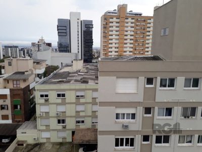 Apartamento à venda com 64m², 2 quartos, 1 suíte, 1 vaga no bairro Petrópolis em Porto Alegre - Foto 9