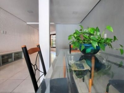 Casa à venda com 214m², 3 quartos, 3 suítes, 2 vagas no bairro Ipanema em Porto Alegre - Foto 5