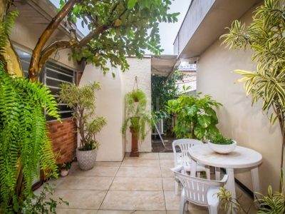 Casa à venda com 289m², 3 quartos, 1 suíte, 4 vagas no bairro Partenon em Porto Alegre - Foto 32