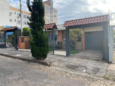 Casa à venda com 289m², 3 quartos, 1 suíte, 4 vagas no bairro Partenon em Porto Alegre - Foto 38