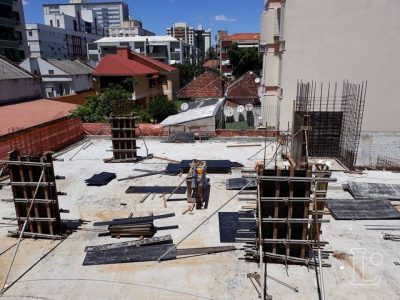 Apartamento à venda com 110m², 3 quartos, 1 suíte, 2 vagas no bairro Menino Deus em Porto Alegre - Foto 3