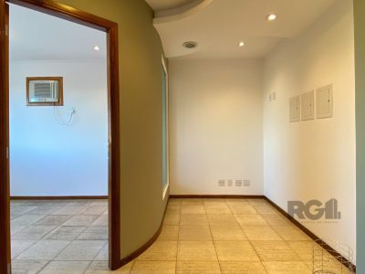 Conjunto/Sala à venda com 33m², 1 vaga no bairro Praia de Belas em Porto Alegre - Foto 2