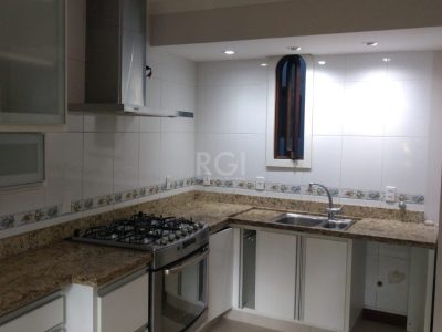 Casa à venda com 204m², 4 quartos, 1 suíte, 2 vagas no bairro Cristal em Porto Alegre - Foto 9