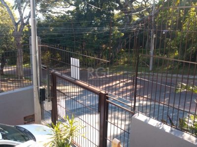 Casa à venda com 204m², 4 quartos, 1 suíte, 2 vagas no bairro Cristal em Porto Alegre - Foto 2