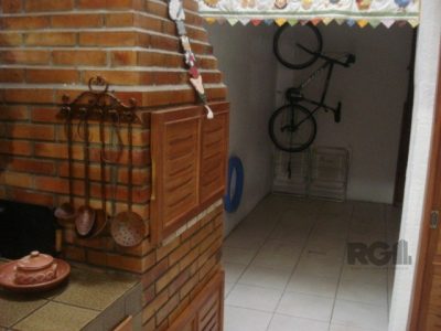 Casa à venda com 132m², 3 quartos, 1 suíte, 2 vagas no bairro Tristeza em Porto Alegre - Foto 12