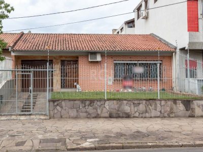 Casa à venda com 160m², 3 quartos, 2 suítes, 3 vagas no bairro Cristal em Porto Alegre - Foto 4