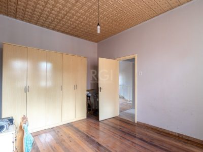 Casa à venda com 118m², 2 quartos, 2 vagas no bairro Medianeira em Porto Alegre - Foto 20