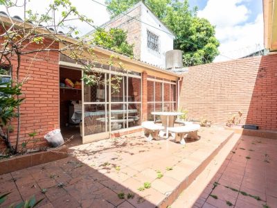 Casa à venda com 118m², 2 quartos, 2 vagas no bairro Medianeira em Porto Alegre - Foto 24