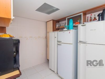 Casa à venda com 351m², 4 quartos, 3 suítes, 3 vagas no bairro Santo Antônio em Porto Alegre - Foto 24