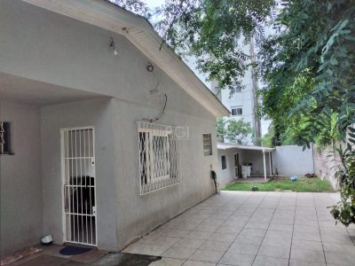 Casa à venda com 90m², 1 quarto, 2 vagas no bairro Santo Antônio em Porto Alegre - Foto 4