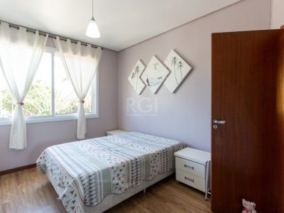 Casa à venda com 148m², 3 quartos, 3 vagas no bairro Medianeira em Porto Alegre - Foto 32