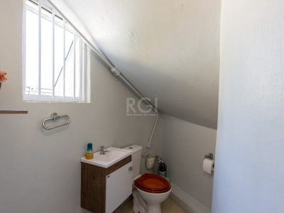 Casa à venda com 148m², 3 quartos, 3 vagas no bairro Medianeira em Porto Alegre - Foto 38