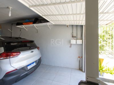 Casa à venda com 148m², 3 quartos, 3 vagas no bairro Medianeira em Porto Alegre - Foto 39