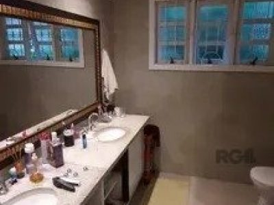 Casa à venda com 245m², 4 quartos, 1 suíte, 1 vaga no bairro Tristeza em Porto Alegre - Foto 13