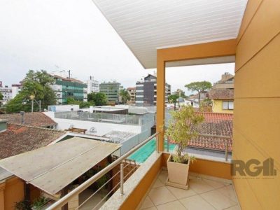 Casa à venda com 330m², 3 quartos, 2 suítes, 3 vagas no bairro Jardim Lindóia em Porto Alegre - Foto 13