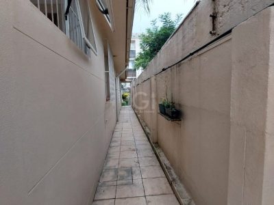 Casa à venda com 184m², 3 quartos, 2 suítes, 4 vagas no bairro Cristal em Porto Alegre - Foto 13