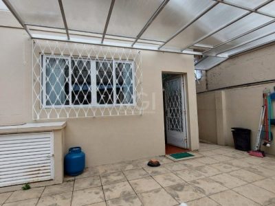 Casa à venda com 184m², 3 quartos, 2 suítes, 4 vagas no bairro Cristal em Porto Alegre - Foto 16