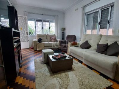 Casa à venda com 184m², 3 quartos, 2 suítes, 4 vagas no bairro Cristal em Porto Alegre - Foto 2