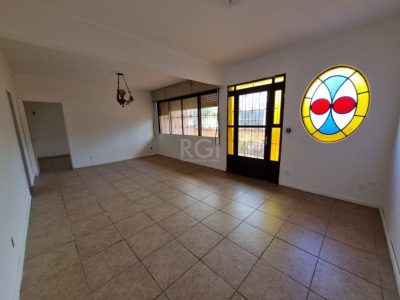 Casa à venda com 180m², 3 quartos, 1 suíte, 3 vagas no bairro Cristal em Porto Alegre - Foto 2