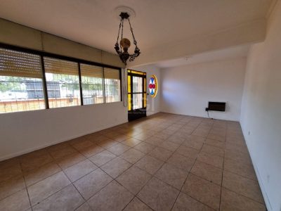 Casa à venda com 180m², 3 quartos, 1 suíte, 3 vagas no bairro Cristal em Porto Alegre - Foto 4