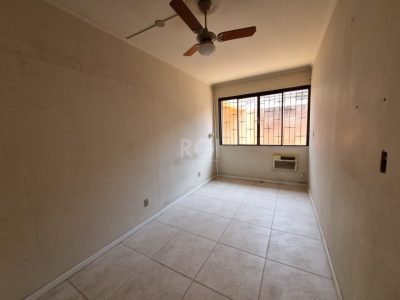 Casa à venda com 180m², 3 quartos, 1 suíte, 3 vagas no bairro Cristal em Porto Alegre - Foto 6