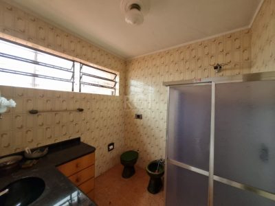 Casa à venda com 180m², 3 quartos, 1 suíte, 3 vagas no bairro Cristal em Porto Alegre - Foto 14