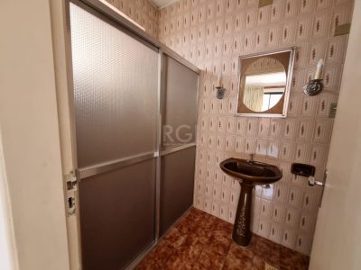 Casa à venda com 180m², 3 quartos, 1 suíte, 3 vagas no bairro Cristal em Porto Alegre - Foto 15