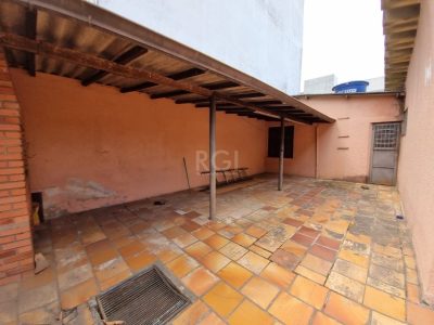 Casa à venda com 180m², 3 quartos, 1 suíte, 3 vagas no bairro Cristal em Porto Alegre - Foto 22