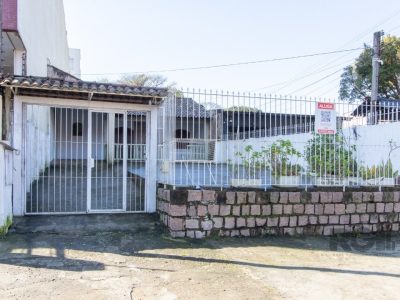 Casa à venda com 250m², 3 quartos, 1 suíte, 7 vagas no bairro Tristeza em Porto Alegre - Foto 37