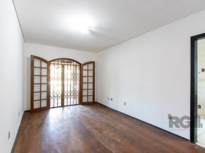 Casa à venda com 250m², 3 quartos, 1 suíte, 7 vagas no bairro Tristeza em Porto Alegre - Foto 10