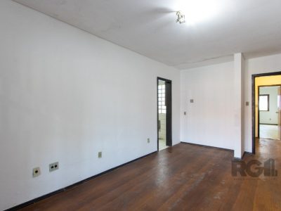 Casa à venda com 250m², 3 quartos, 1 suíte, 7 vagas no bairro Tristeza em Porto Alegre - Foto 11