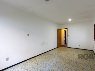 Casa à venda com 250m², 3 quartos, 1 suíte, 7 vagas no bairro Tristeza em Porto Alegre - Foto 18