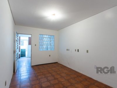 Casa à venda com 250m², 3 quartos, 1 suíte, 7 vagas no bairro Tristeza em Porto Alegre - Foto 19