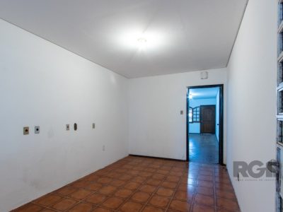 Casa à venda com 250m², 3 quartos, 1 suíte, 7 vagas no bairro Tristeza em Porto Alegre - Foto 21