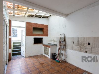 Casa à venda com 250m², 3 quartos, 1 suíte, 7 vagas no bairro Tristeza em Porto Alegre - Foto 22