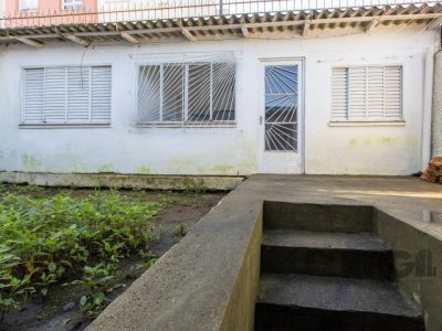 Casa à venda com 250m², 3 quartos, 1 suíte, 7 vagas no bairro Tristeza em Porto Alegre - Foto 25