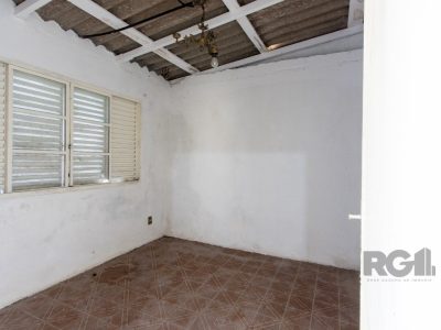 Casa à venda com 250m², 3 quartos, 1 suíte, 7 vagas no bairro Tristeza em Porto Alegre - Foto 35