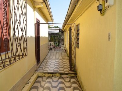 Casa à venda com 92m², 5 quartos, 1 suíte, 4 vagas no bairro Partenon em Porto Alegre - Foto 2