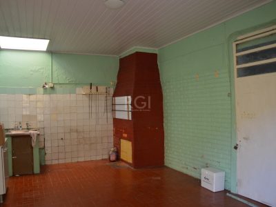 Casa à venda com 92m², 5 quartos, 1 suíte, 4 vagas no bairro Partenon em Porto Alegre - Foto 14