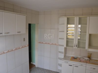 Casa à venda com 92m², 5 quartos, 1 suíte, 4 vagas no bairro Partenon em Porto Alegre - Foto 15