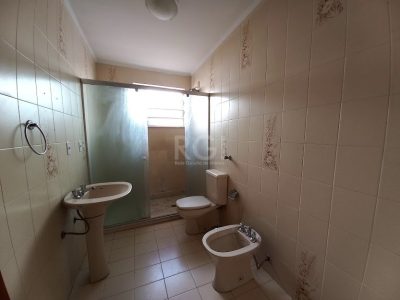 Casa à venda com 224m², 3 quartos, 1 suíte, 3 vagas no bairro Santana em Porto Alegre - Foto 14