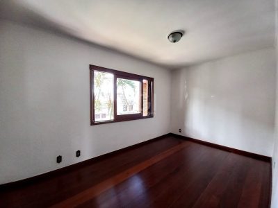 Casa à venda com 224m², 3 quartos, 1 suíte, 3 vagas no bairro Santana em Porto Alegre - Foto 15