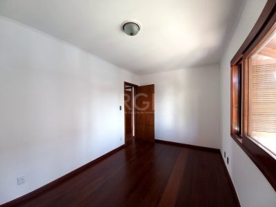 Casa à venda com 224m², 3 quartos, 1 suíte, 3 vagas no bairro Santana em Porto Alegre - Foto 17