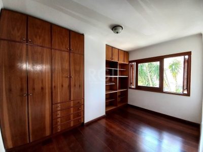 Casa à venda com 224m², 3 quartos, 1 suíte, 3 vagas no bairro Santana em Porto Alegre - Foto 18