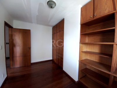 Casa à venda com 224m², 3 quartos, 1 suíte, 3 vagas no bairro Santana em Porto Alegre - Foto 19