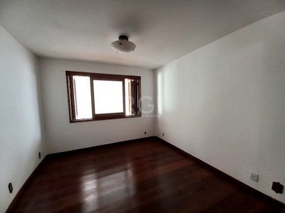 Casa à venda com 224m², 3 quartos, 1 suíte, 3 vagas no bairro Santana em Porto Alegre - Foto 23