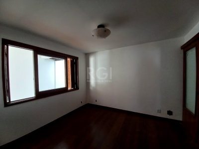 Casa à venda com 224m², 3 quartos, 1 suíte, 3 vagas no bairro Santana em Porto Alegre - Foto 10