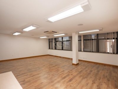 Conjunto/Sala à venda com 161m² no bairro Auxiliadora em Porto Alegre - Foto 2